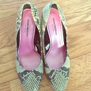 Isaac Mizrahi snake skin heels